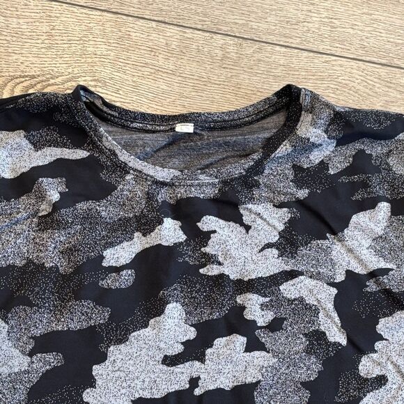 Lululemon Cropped Camo Training Tee Top Black & Gray Womens 10 Athletic Workout - Picture 3 of 7